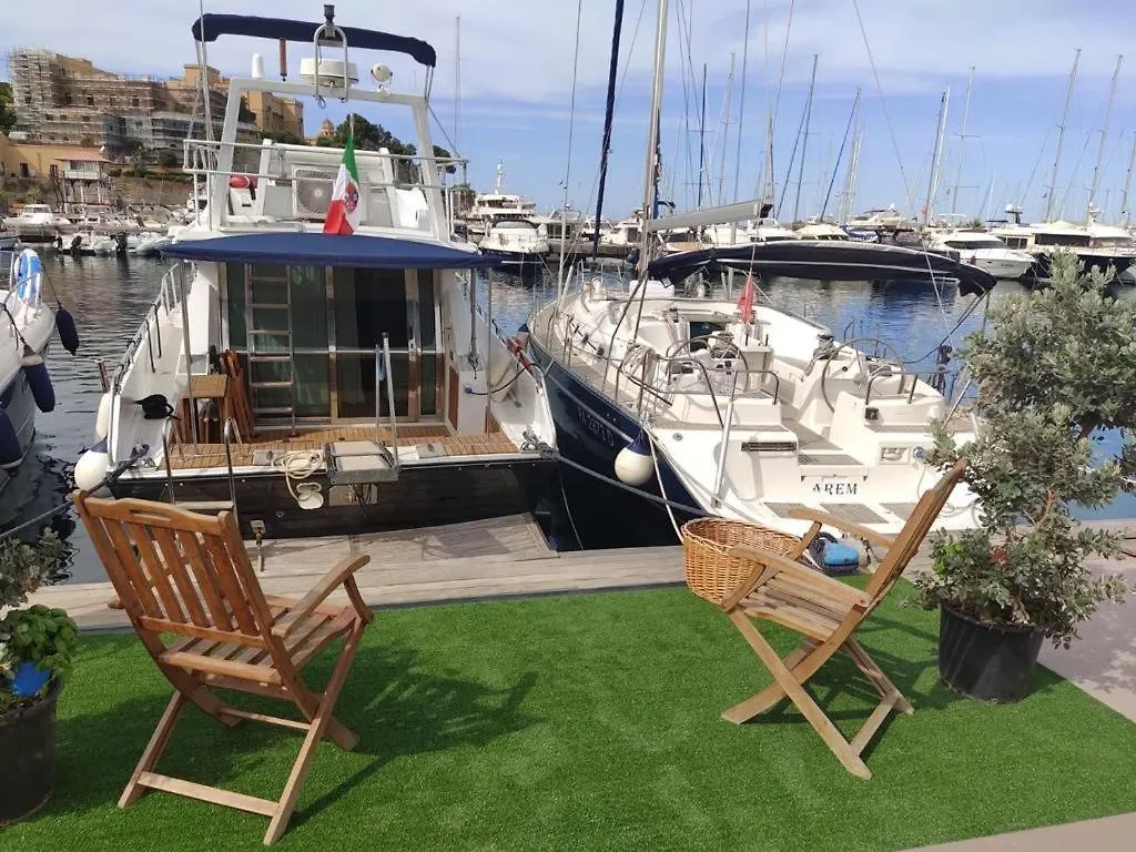 Hotel Minicrociereinbarca Palermo Botel