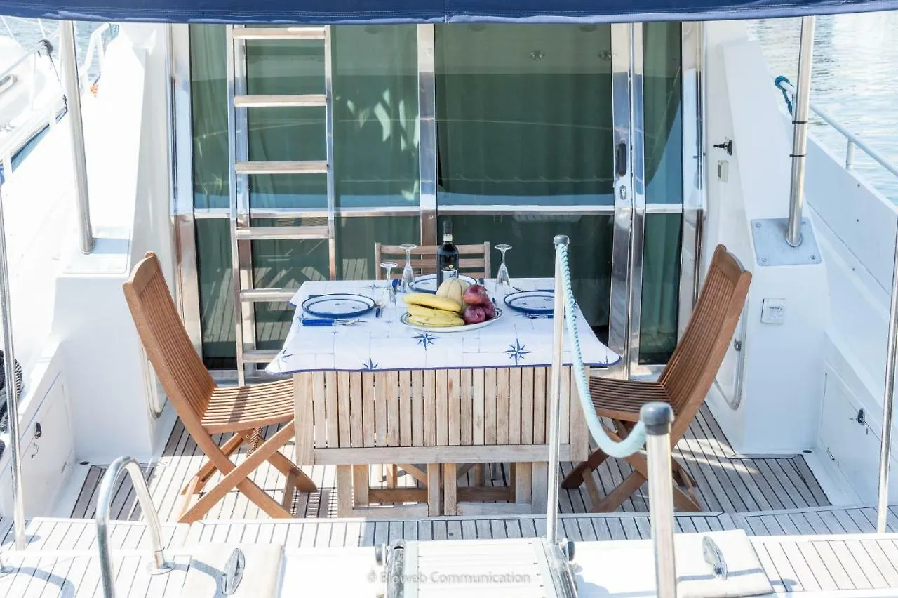 Hotel Minicrociereinbarca Palermo Botel