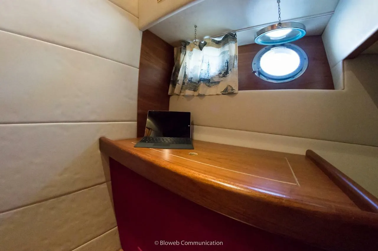 Hotel Minicrociereinbarca Palermo Botel